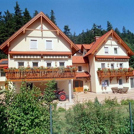 Haus Lenz Ferienwohnungen - Fam Ostermann Puchberg am Schneeberg Bagian luar foto