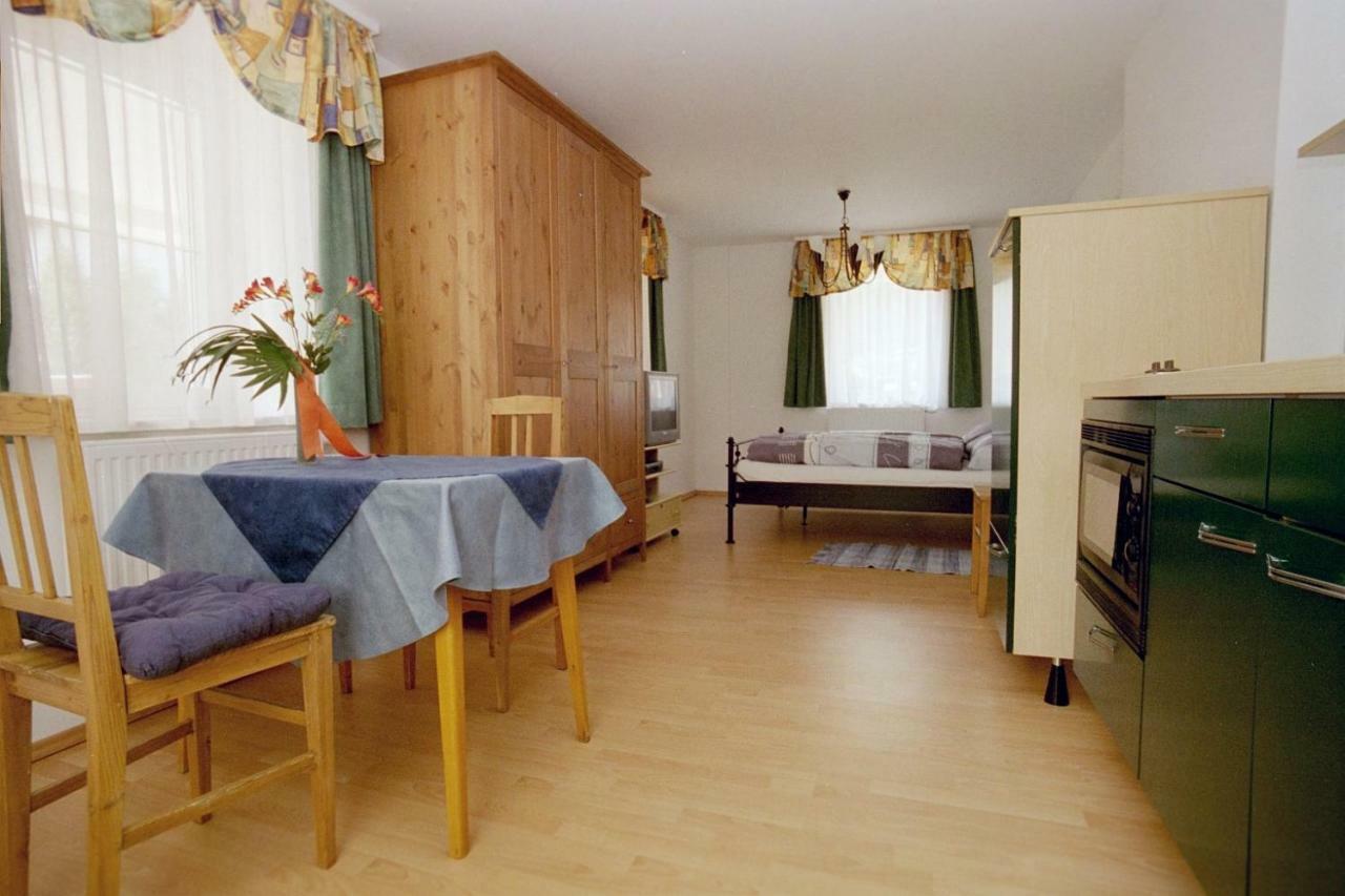 Haus Lenz Ferienwohnungen - Fam Ostermann Puchberg am Schneeberg Bagian luar foto